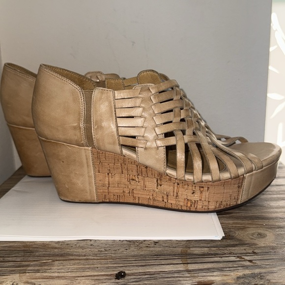 Chocolat Blu Web Moka Wedge Sandals SZ 7.5 - Picture 9 of 9